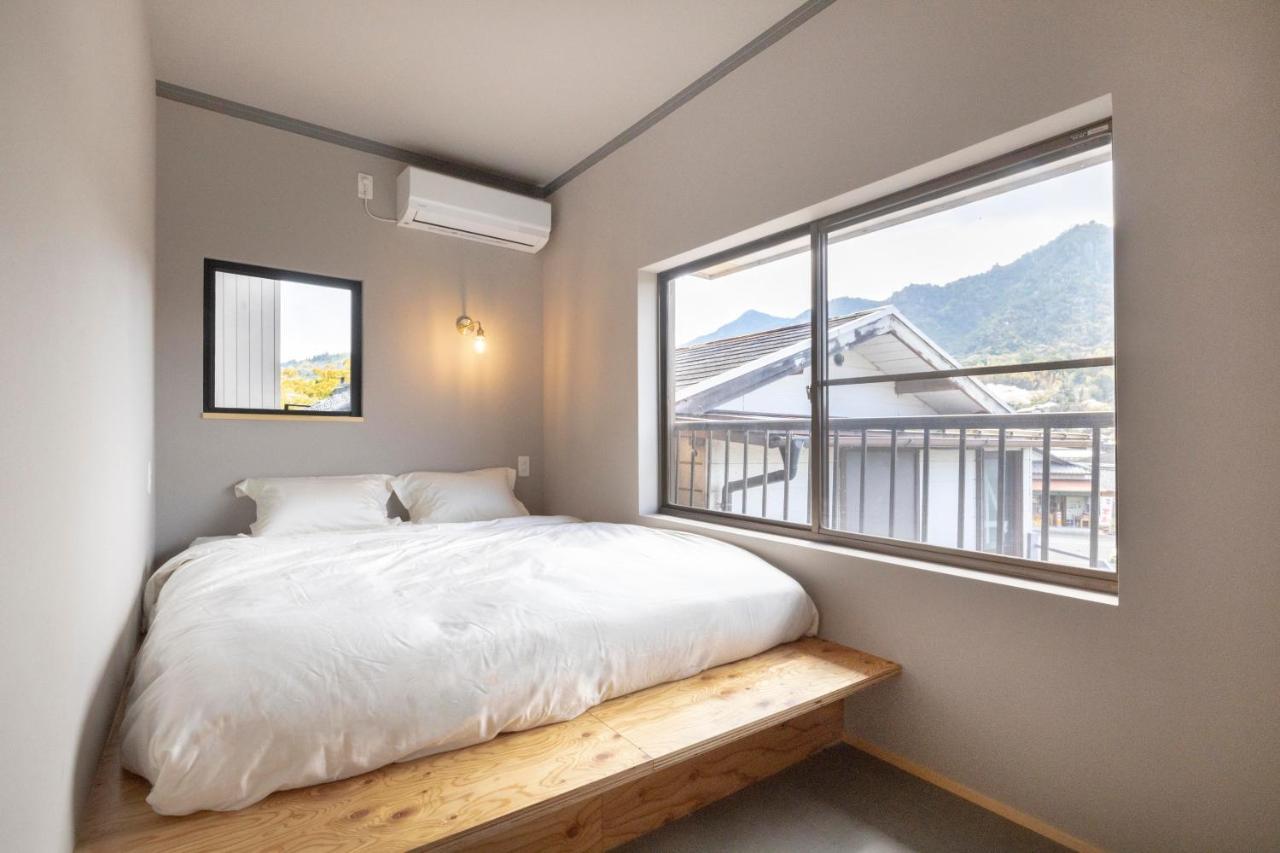 Coliving & Cafe Sando Imabari Railway Station Extérieur photo